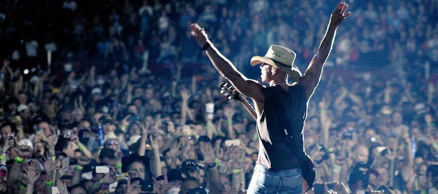 Kenny Closes The Big Revival With A Record