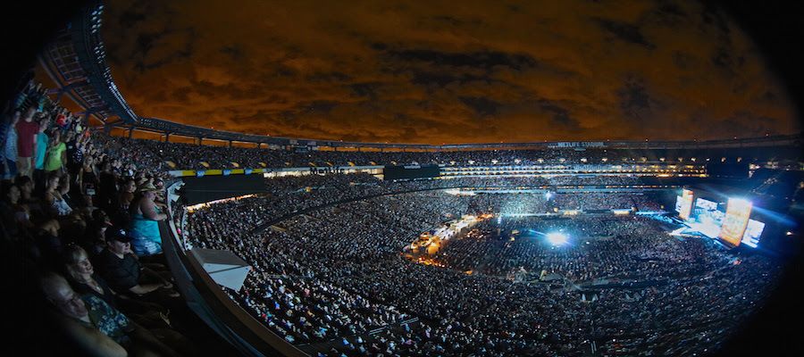 Kenny Rocks MetLife Stadium