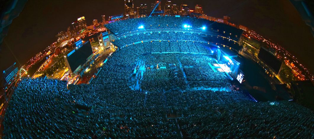 KENNY CHESNEY COMES HOME TO NASHVILLE, SHATTERS RECORD