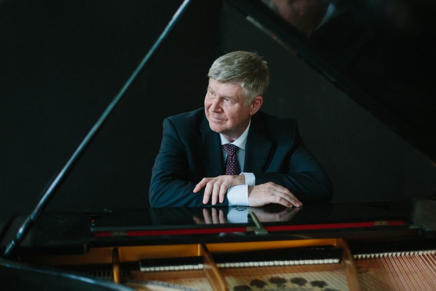 Pianists Ian Hobson and Muen Wei scheduled to perform on October 3