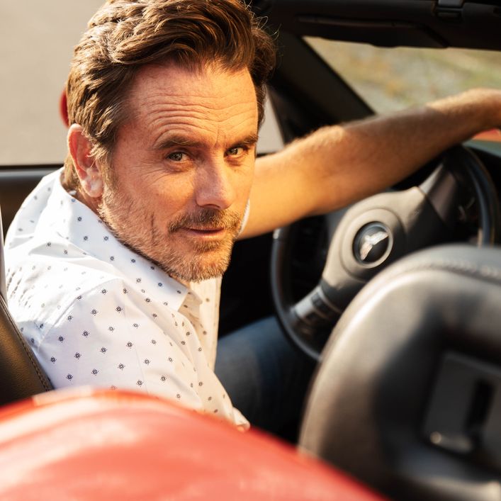 About Charles Esten
