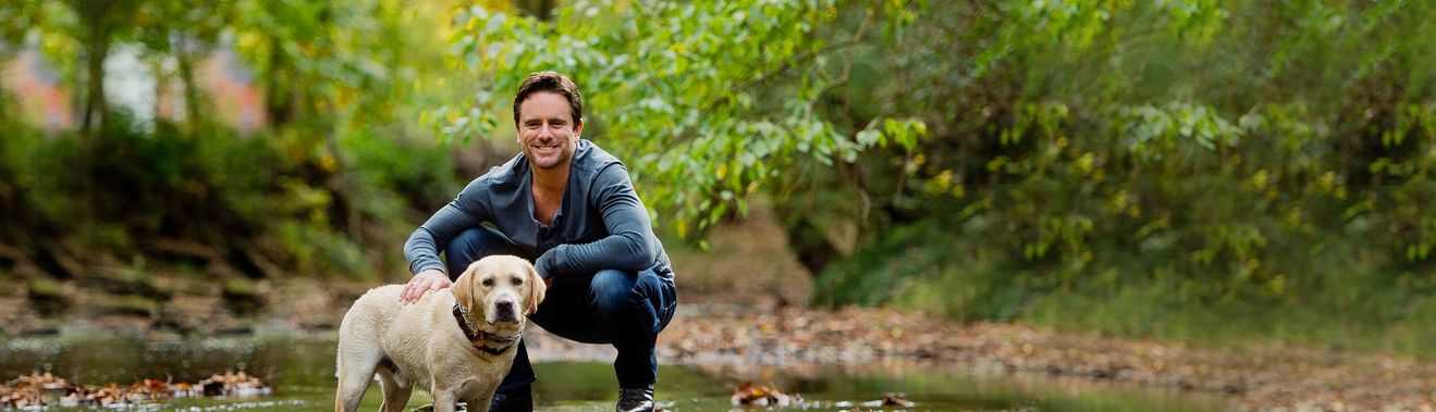About | Charles Esten