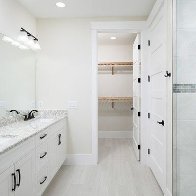 Grand_Wayfarer_Ensuite_Bath_RHP.jpg