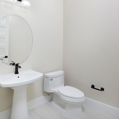 Grand Wayfarer Upstairs Powder Bath_RHP.jpg