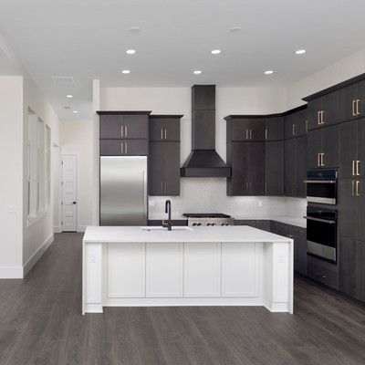 WEB Grand Spinnaker kitchen_RHP.jpg
