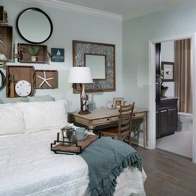 Bedroom with king size bed
