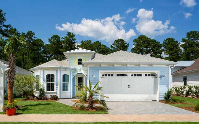 Single story villa in white tones and with lawn
