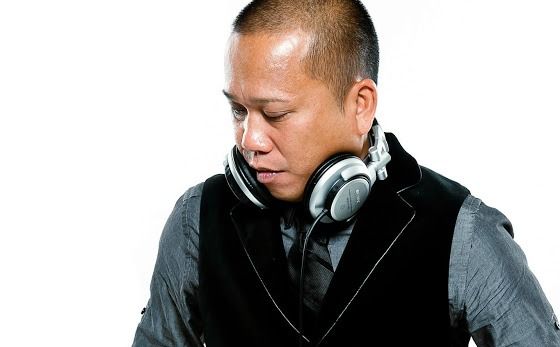 7:00pm-1:00am : DJ Ronnie D
