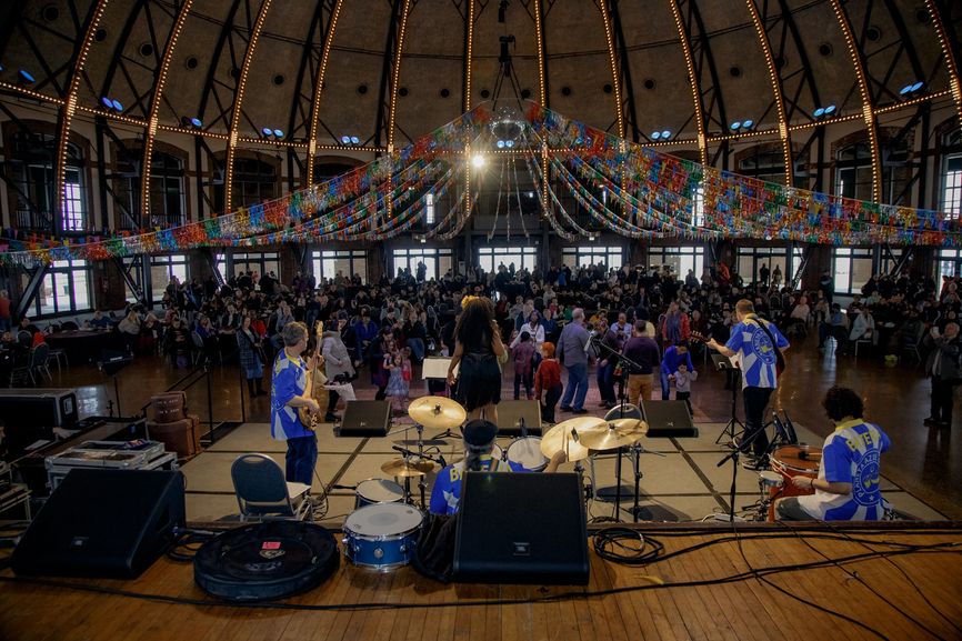 1:00-5:00pm : Carnival Celebration on Navy Pier