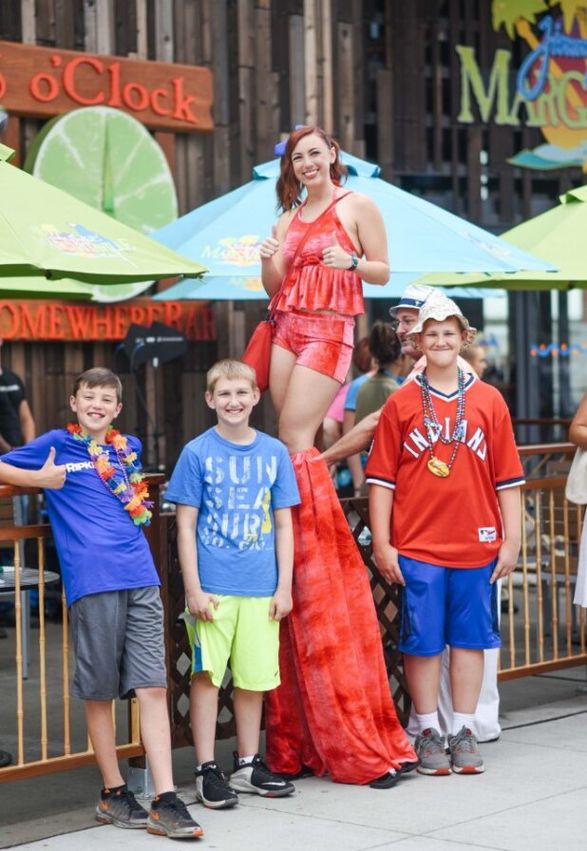 5:00-8:00pm : Stilt Walkers