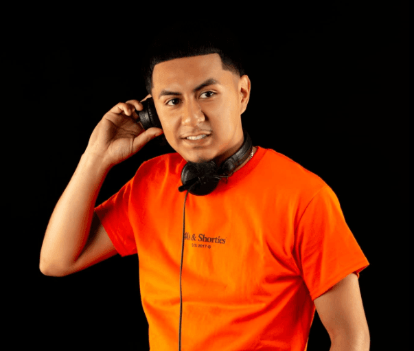 2:00-7:30pm : DJ Henry Houdini