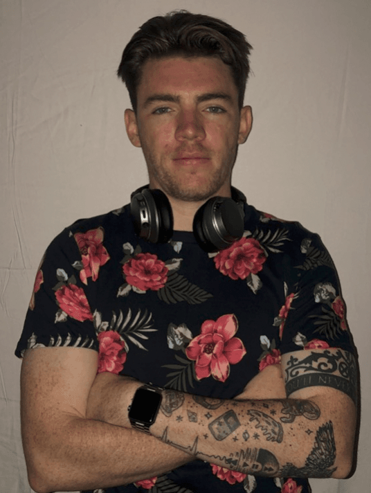 7:00pm-1:00am - DJ Pat Conion