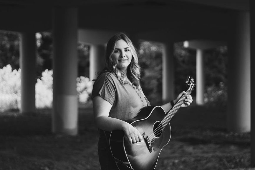 7:00-11:00pm : Lydia Simonds