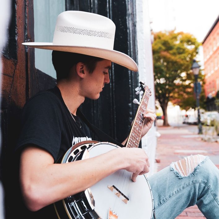 6:00-9:00pm - Johnny White