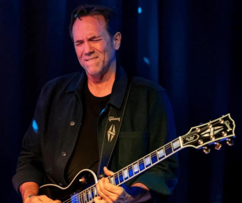 LandShark Live at Tiki Hut featuring Paul Thomlinson