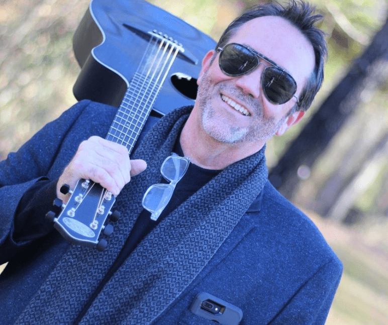 LandShark Live at Tiki Hut featuring Paul Thomlinson