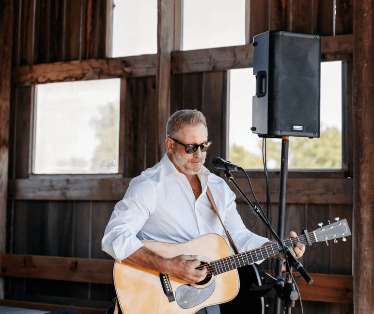 LandShark Live at Tiki Hut featuring Garry Lincoln