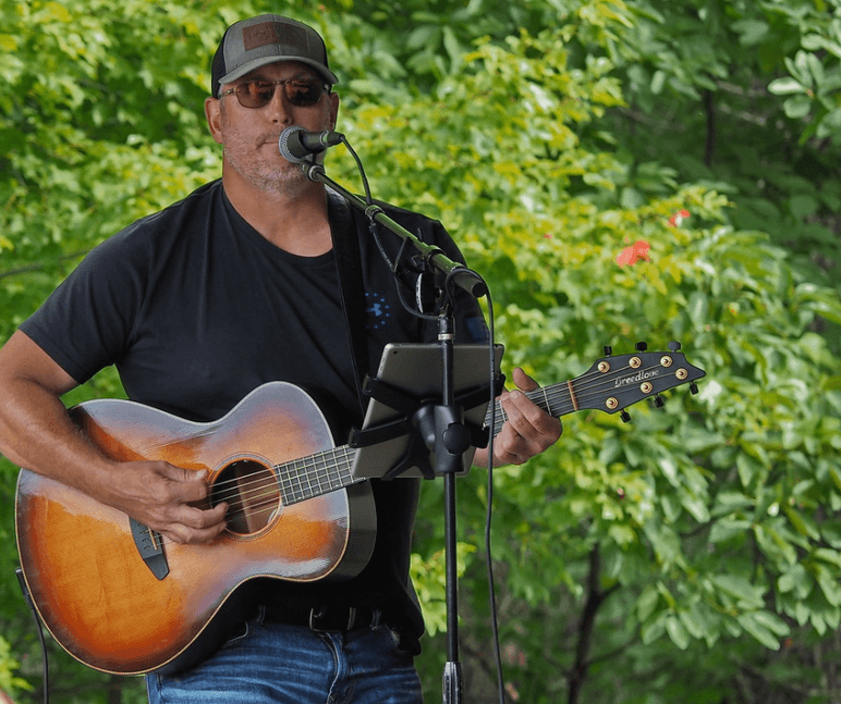 LandShark Live at Tiki Hut featuring Garry Lincoln
