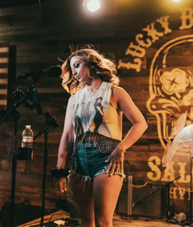 8:00pm-12:00am : Millie Martin