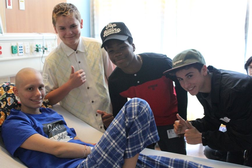 The Cast of 'Earth To Echo' Talk About Pranks On Set While At Seacrest Studios