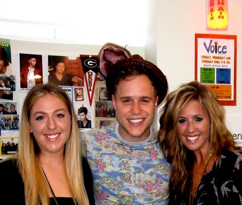 Olly Murs Stops By CHOA Before Opening For One Direction!