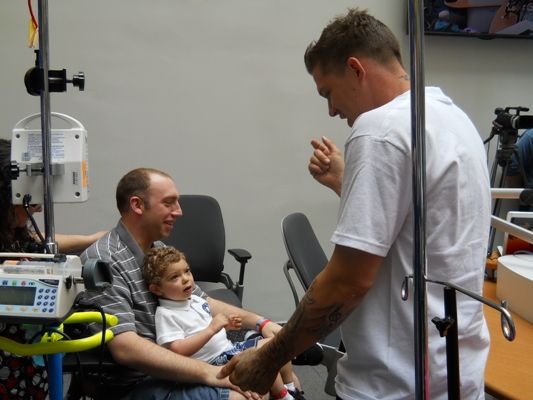 Chris Rene Hangs Out At CHOP!