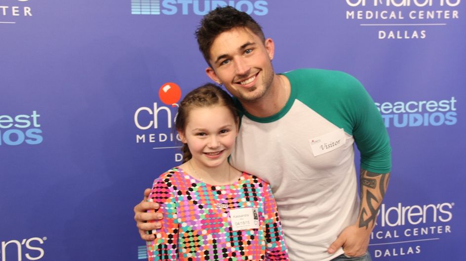Michael Ray Talks Donuts & Alligator Hunting During Visit to Seacrest Studios