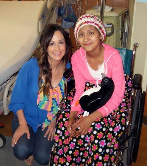 Kacey Musgraves Sings At Seacrest Studios!