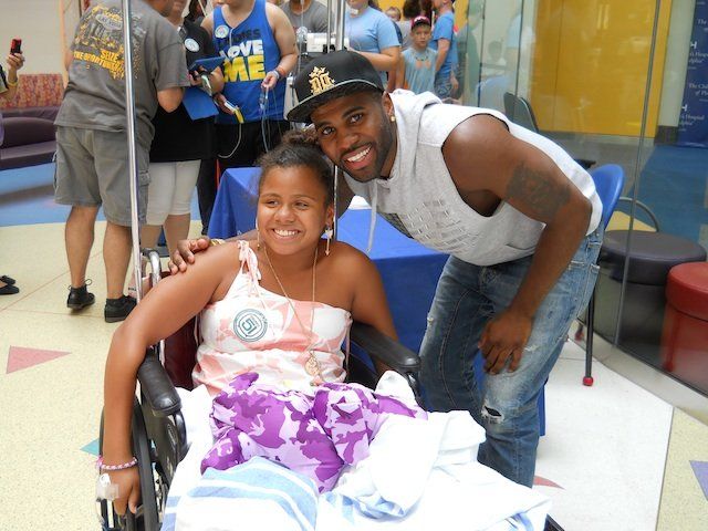 Jason Derulo Sings At Seacrest Studios!