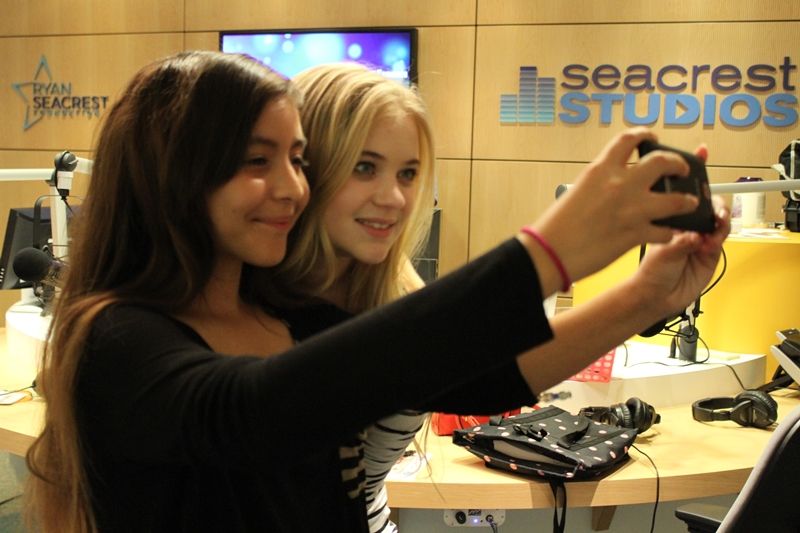Star of Disney’s ANT Farm Sierra McCormick visits Seacrest Studios!