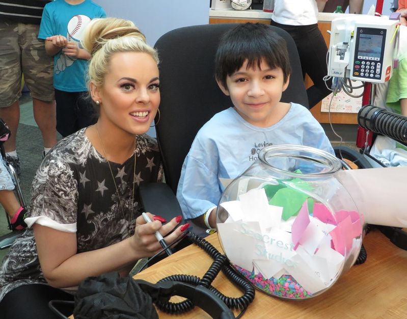 Katy Tiz Sings 'The Big Bang' In Seacrest Studios