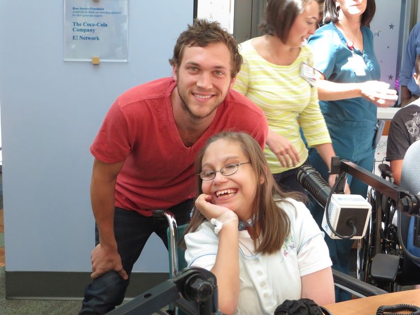 Phillip Phillips Sings 'Raging Fire' At Seacrest Studios!