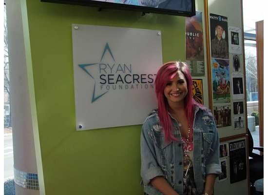 Demi Lovato Inspires Patients At Seacrest Studios!