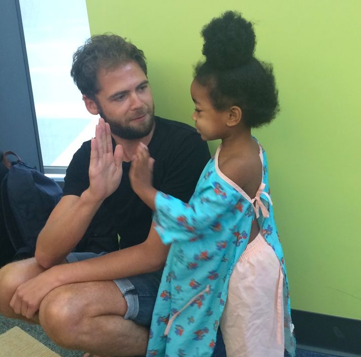 Passenger Performs 'Let Her Go' in Seacrest Studios!