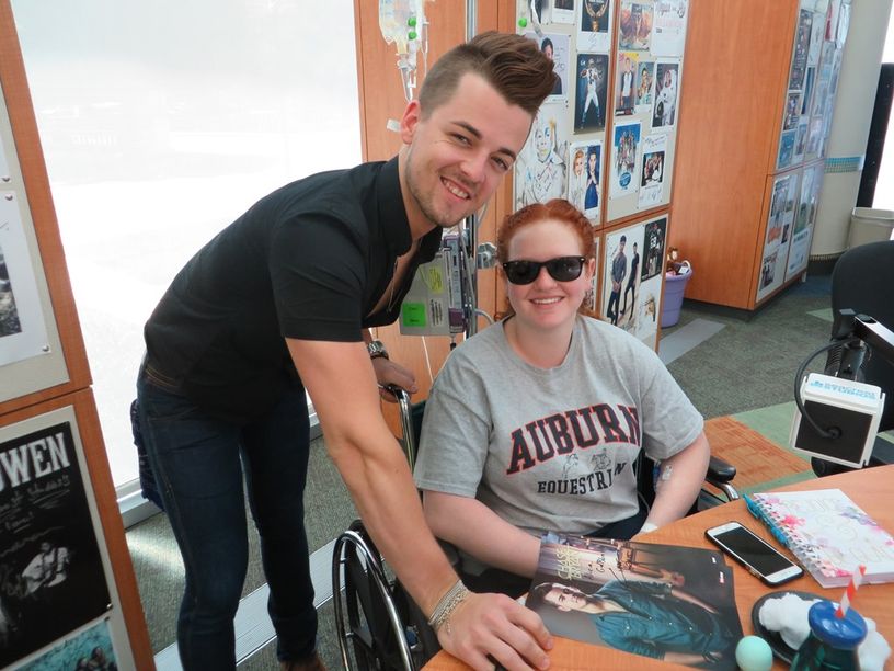 Chase Bryant Hangs With Patients At Seacrest Studios