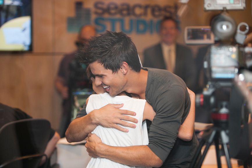 Taylor Lautner Visits Seacrest Studios at CHOC and Talks About His Upcoming Movie!