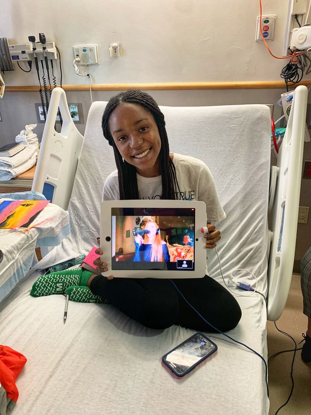 Ava Max Turns Seacrest Studio Patients Into ‘Kings & Queens’ During Virtual Visit
