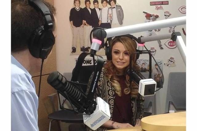 Cher Lloyd Tells Patients To 'Dream...and Dream Big!'