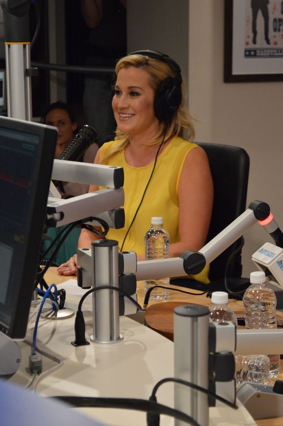 Kellie Pickler, Patients Watch American Idol; at Childrens Healthcare of Atlanta