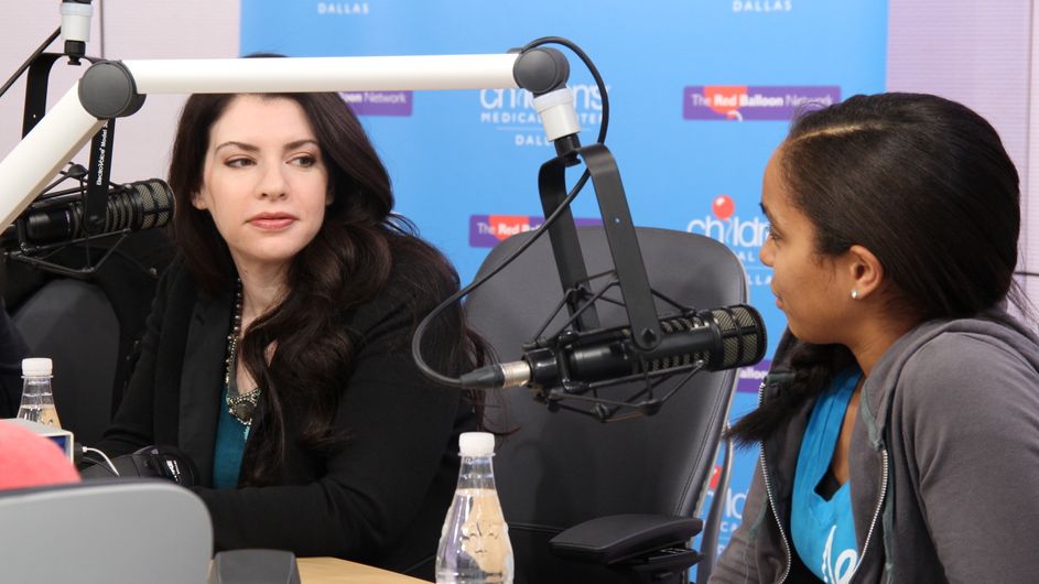 Seacrest Studios Welcomed Stephenie Meyer And The Actors Of The Host!