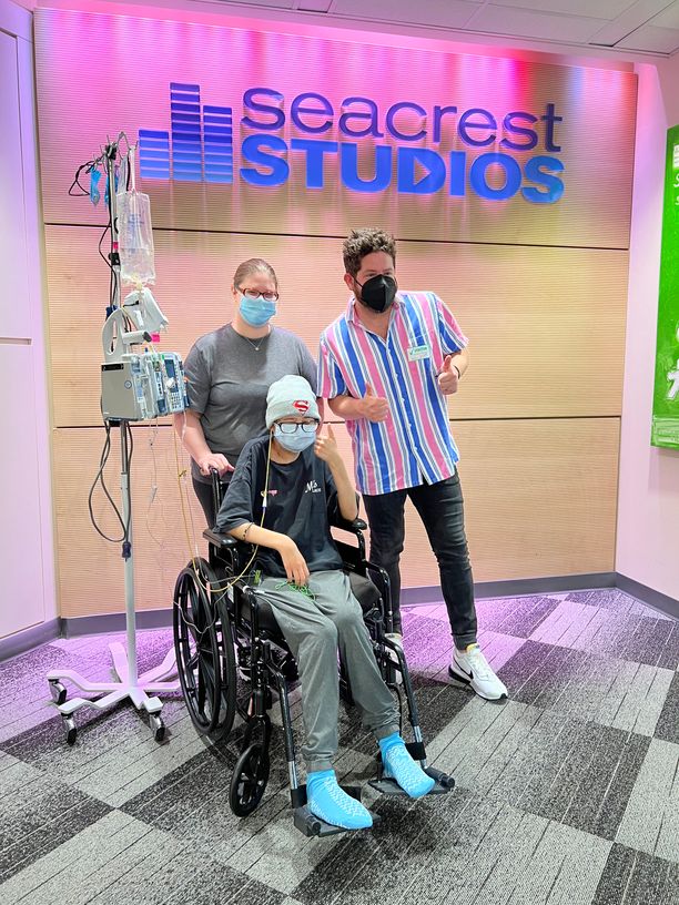 Josh Lovelace Moonwalks To Seacrest Studios Nashville!