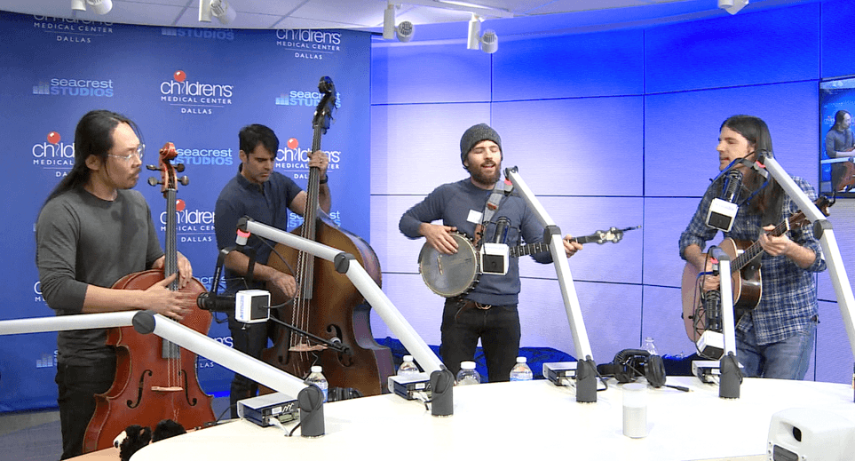 Snow Couldn’t Stop The Avett Brothers From Meeting New Friends In Seacrest Studios