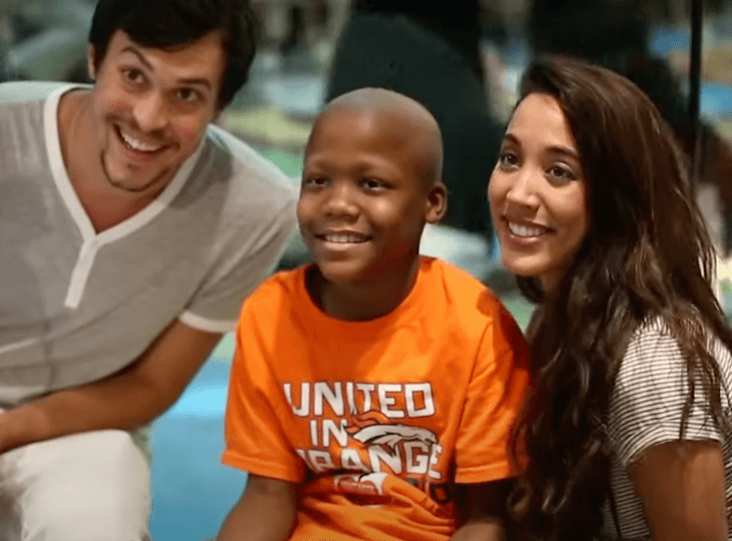 Alex & Sierra Sing “Scarecrow” For Patients In Seacrest Studios