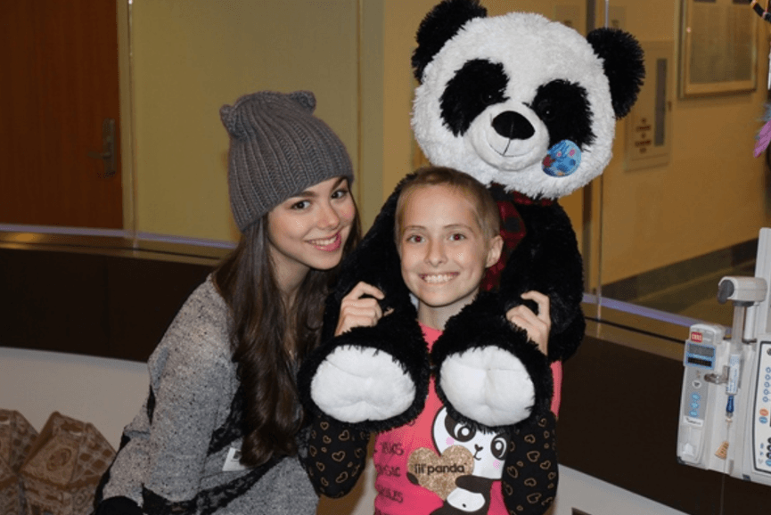 Kira Kosarin Meets Excited Nickelodeon Fans At Seacrest Studios!