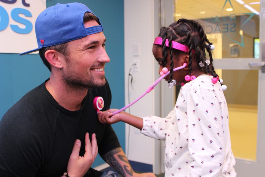 Michael Ray Brightens Up Seacrest Studios in Boston!