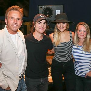 801483218.jpg 801483218.jpg