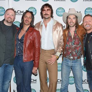 946003476.jpg 946003476.jpg