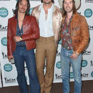 946007822.jpg 946007822.jpg