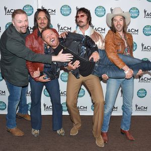 946007838.jpg 946007838.jpg