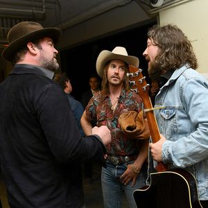 946103974.jpg 946103974.jpg